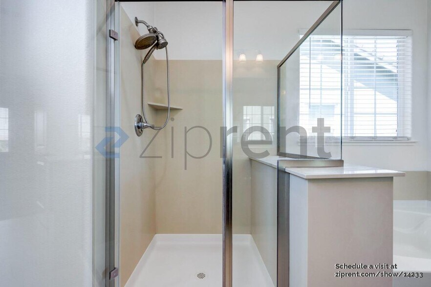 Building Photo - 1125 Berkshire Dr