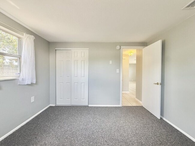 Building Photo - 1300 Classic Dr