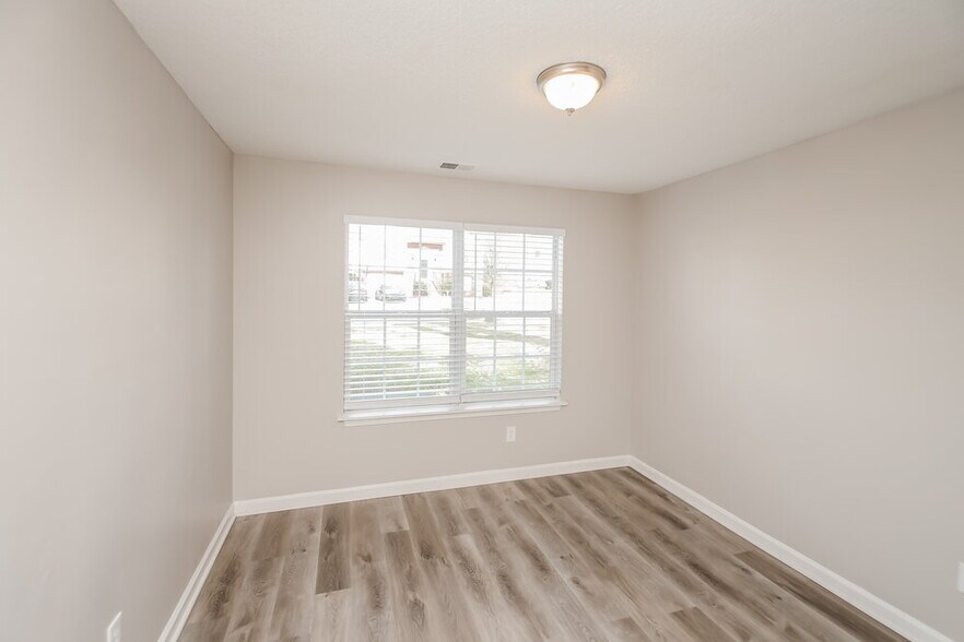 Building Photo - 5407 Sweetsprings Dr SW