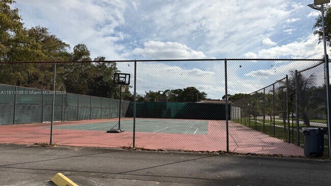 Building Photo - 7925 Fairview Dr