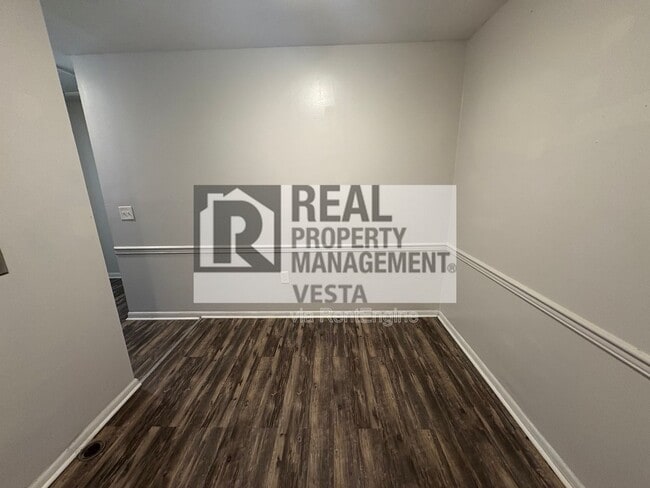 Building Photo - 406 Russell Pkwy