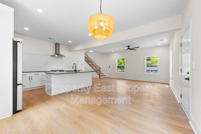 Building Photo - 3420 Tappan Pl