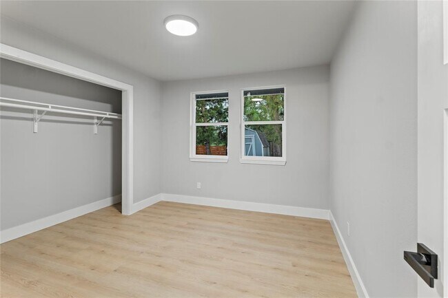 Building Photo - 3907 Carmel Dr