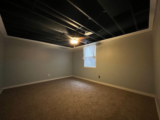 Building Photo - 6209-6211 Hipps Hollow