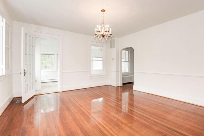 Building Photo - 3805 Shepherd St