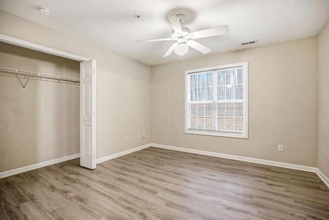 Building Photo - 3 Bedroom 2 Bath