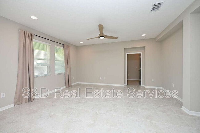 Building Photo - 5507 Freesia Dr