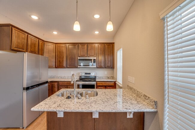 Building Photo - Stunning 3 Bedroom 2 Bathroom townhome in Fort Collins!