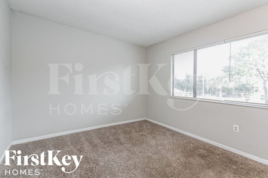 Building Photo - 4005 Mt Sterling Ave