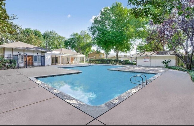 Building Photo - 1540 Ivycreek Cir