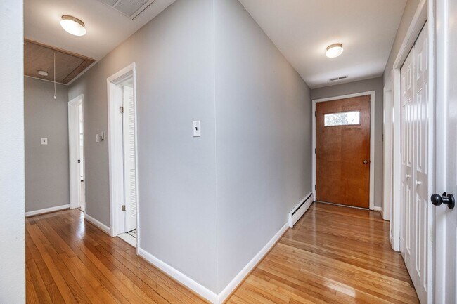 Building Photo - 3 Bedroom Home For Rent in Sandston VA With Detached Garage, Fenced Yard, and Lawn Care Included