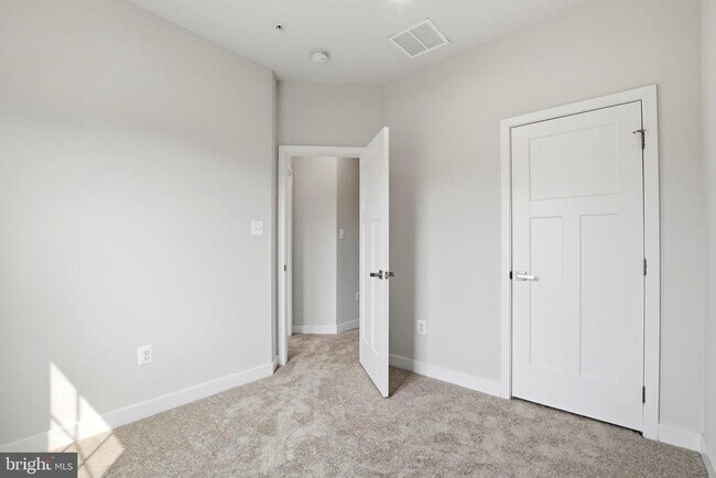 Building Photo - 9623 Tall Oaks Rd