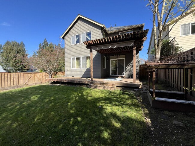 Building Photo - Beautiful 5 Bedroom Home + Office with Grand Entry, Gourmet Kitchen & Private Backyard