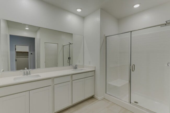 Building Photo - Modern Townhome Living in Henderson’s Historic Water District!