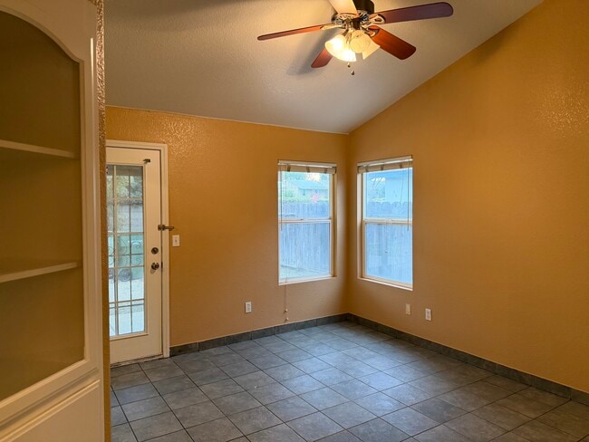 Building Photo - 1102 Kirksey Dr