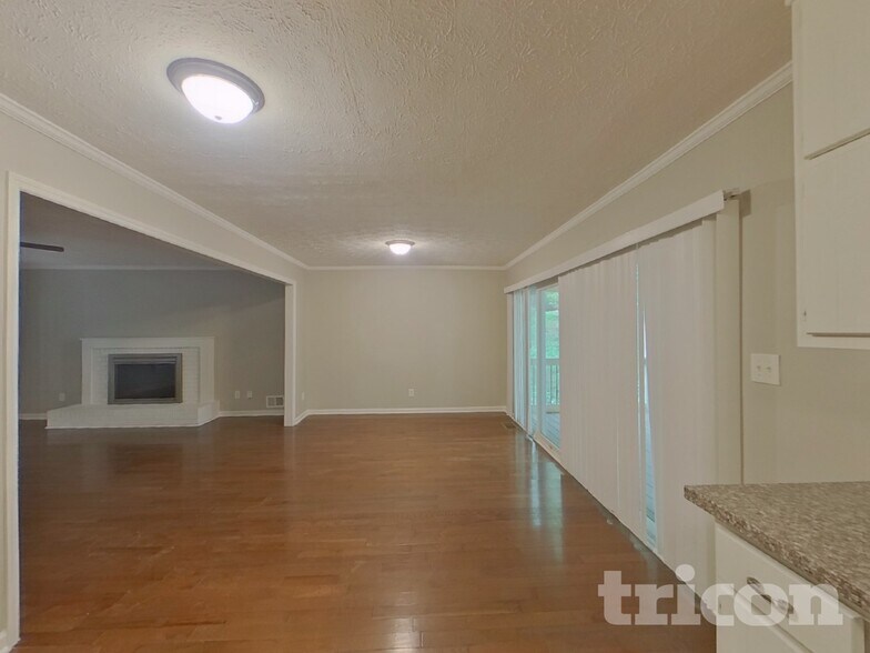 Building Photo - 245 Bentley Way