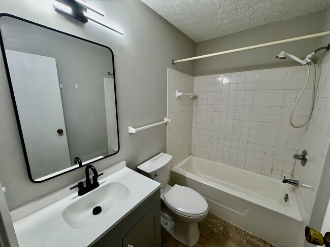 Building Photo - 2482 Brittany Ln