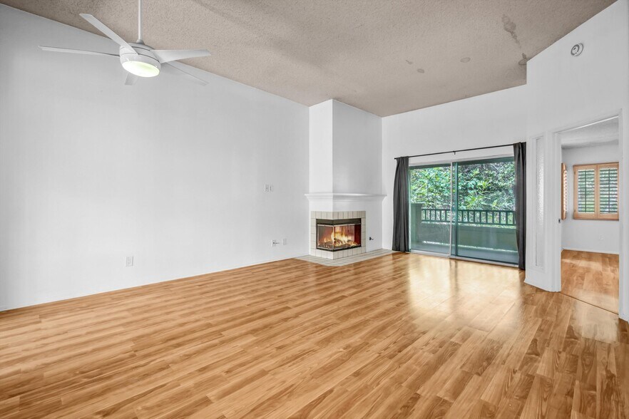 Building Photo - 23930 Arroyo Park Dr