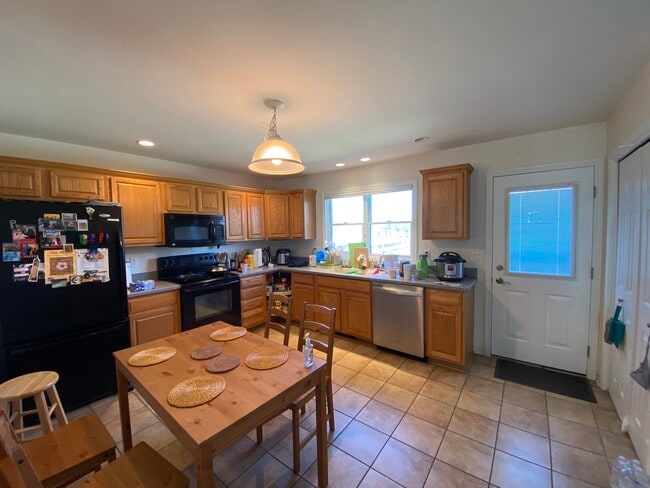 Building Photo - 2721 Hampton St