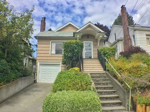 Building Photo - Beautiful Maple Leaf Home