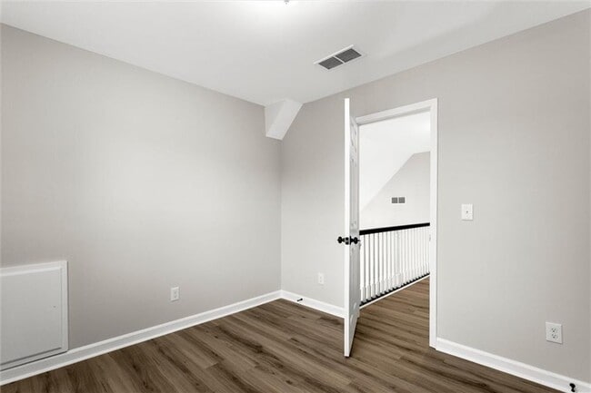 Building Photo - 2580 Waterford Park Dr