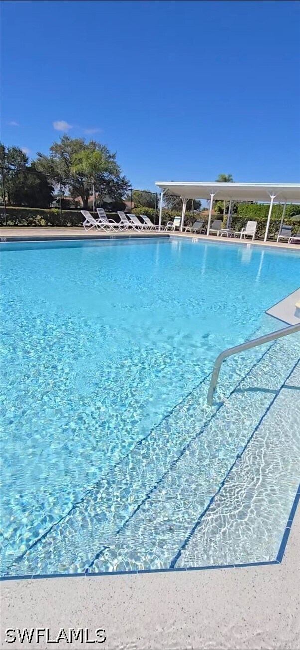 Building Photo - 687 Grove Dr