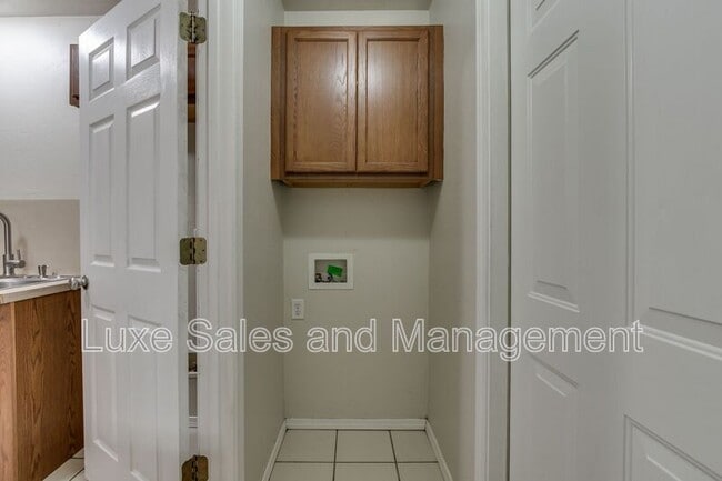 Building Photo - 1736 W Palm Pl