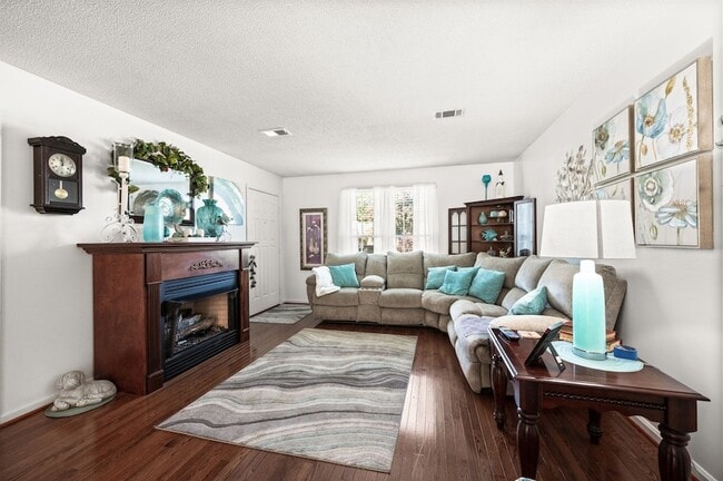 Building Photo - 808 Water View Terrace