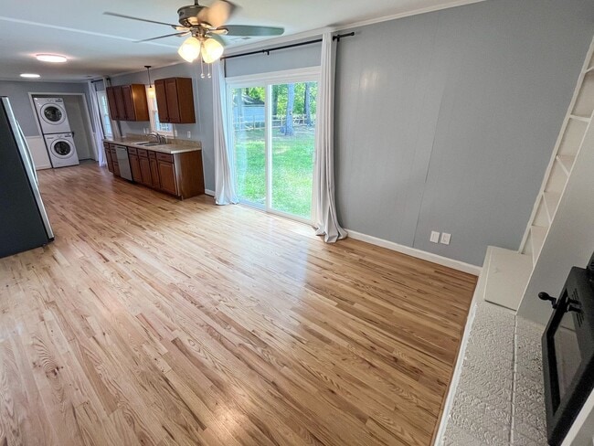 Building Photo - Gorgeous 3 bedroom, 2 bathroom brick home ...