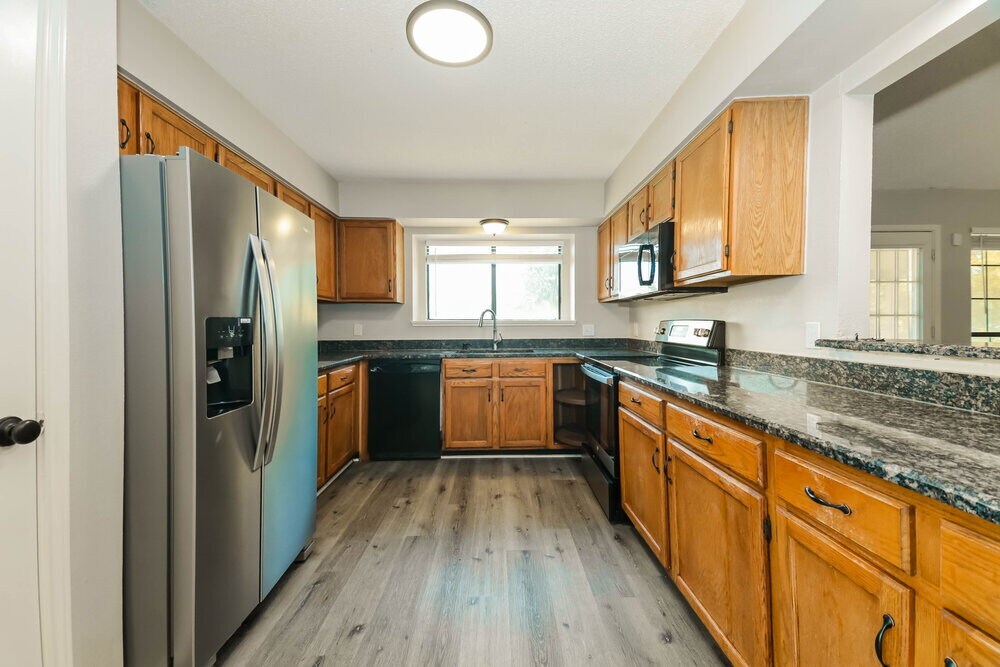 Building Photo - 7618 Creek Wood Dr