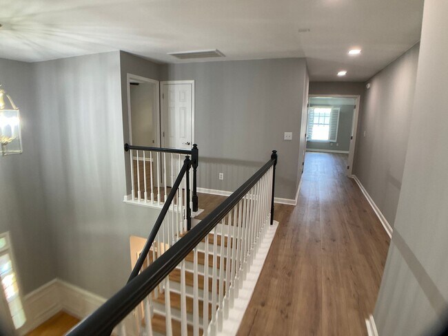 Building Photo - Absolutely Stunning Rare Rental in Hope Va...
