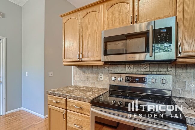 Building Photo - 328 Sir Lawrence Dr