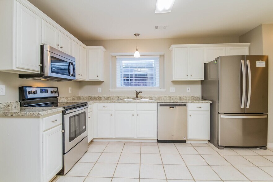 Building Photo - 5033 Singing Hills Dr