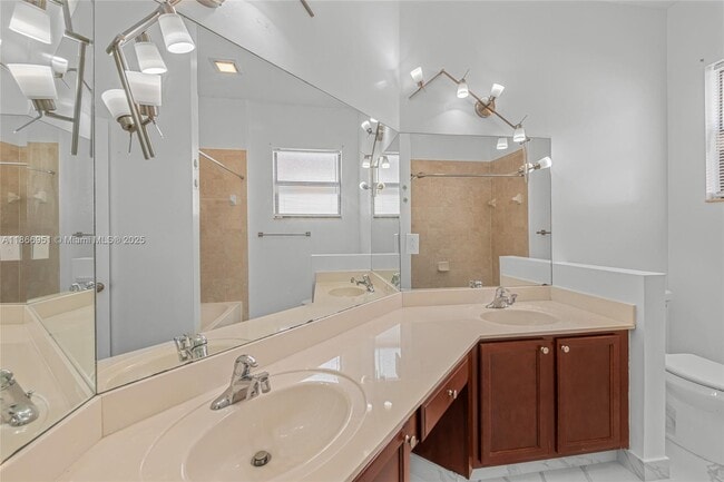Building Photo - 642 SE 37th Pl