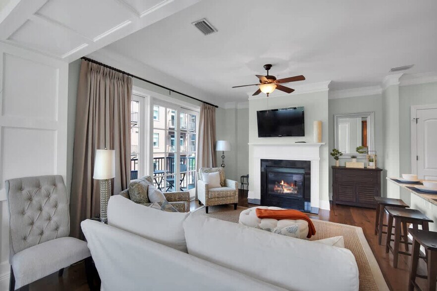 Primary Photo - 165 W Bay St