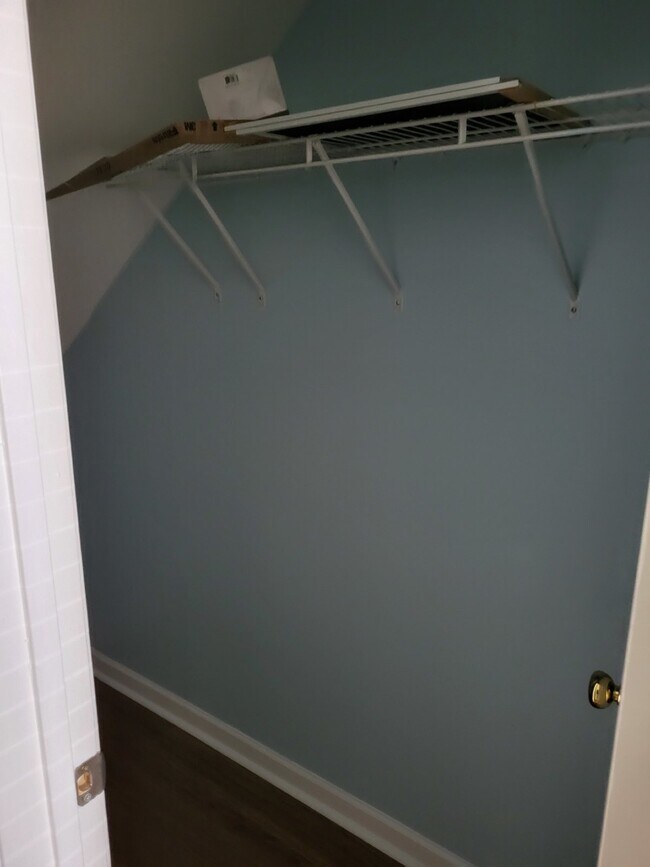 Building Photo - "Charming 2-Bedroom Townhouse on Skillmast...