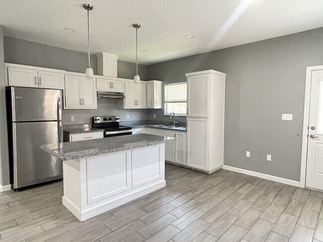 Building Photo - 3416 Sahara Dr