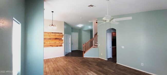 Building Photo - 518 W Black Hawk Pl