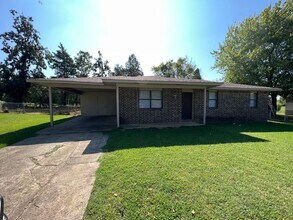 Building Photo - 3 Bed 1.5 Bath House Total Electric.