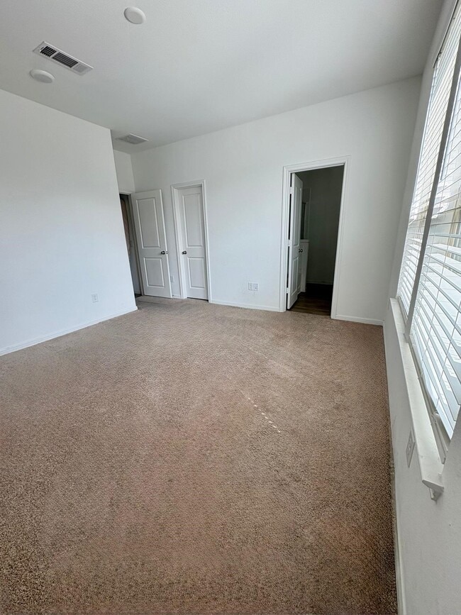 Building Photo - 1309 Grass Bnd Dr