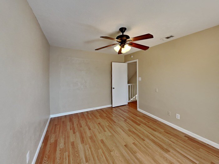Building Photo - 1386 Southridge Dr