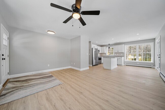 Building Photo - 142 S Main St