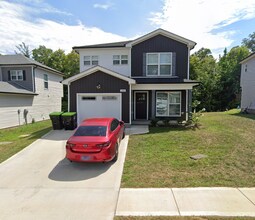Building Photo - Beautiful 3 Bedroom Close to Post!