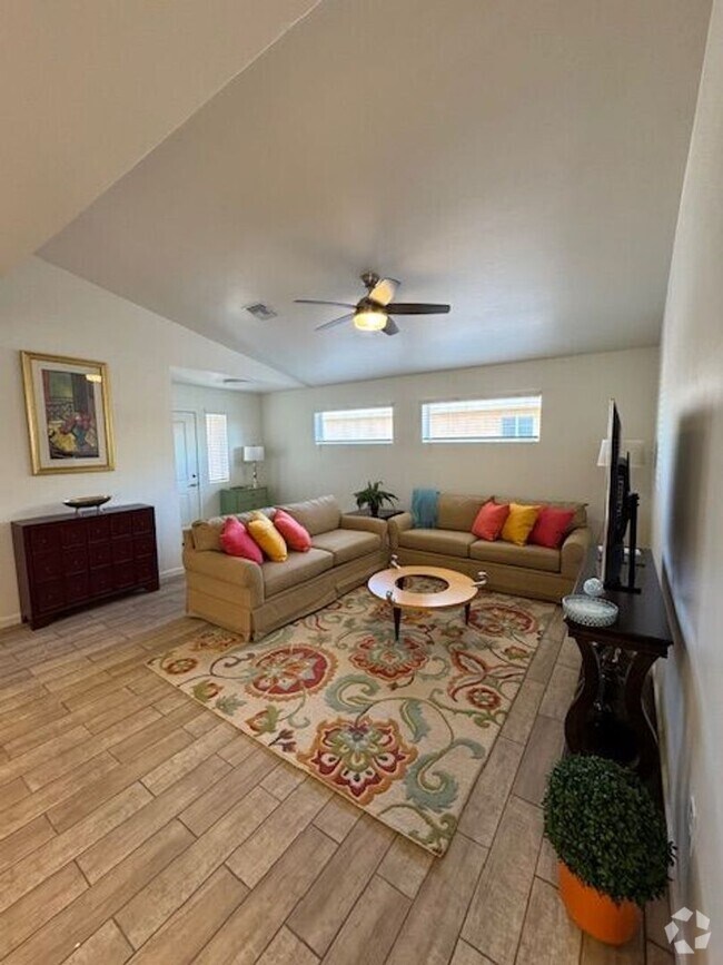 Building Photo - 2446 S Clovis Place-