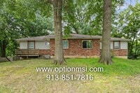 Building Photo - Very Spacious and ready for immediate move-in!!