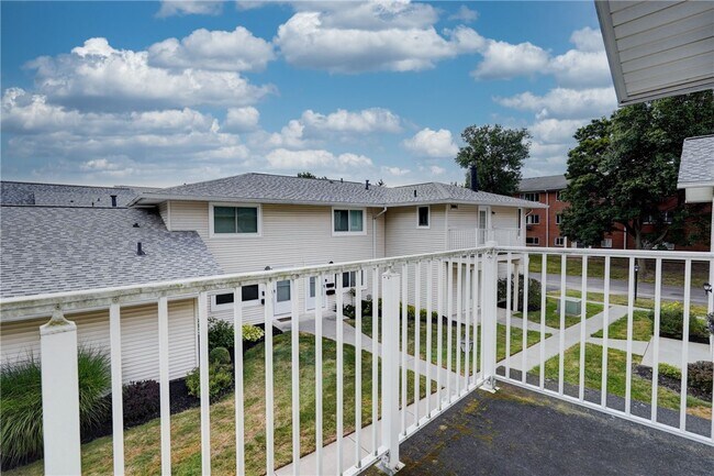 Building Photo - 584 Eastbrooke Ln