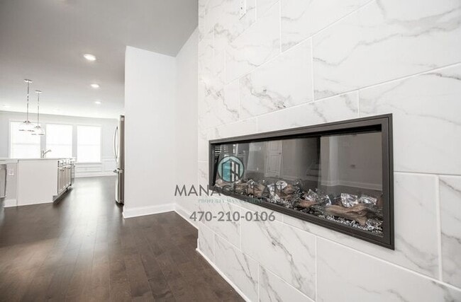 Building Photo - Great location! Elegant Townhome in Doraville