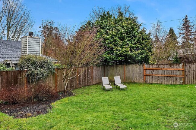 Building Photo - Bright & Charming 1Bed/1Bath + Den in Prim...