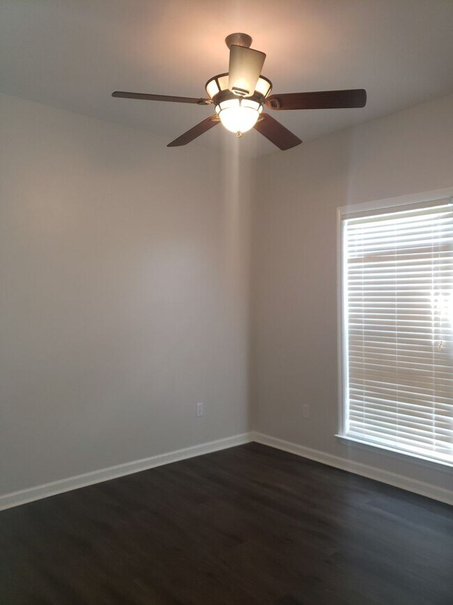 Building Photo - Windsor Trace Subdivision!