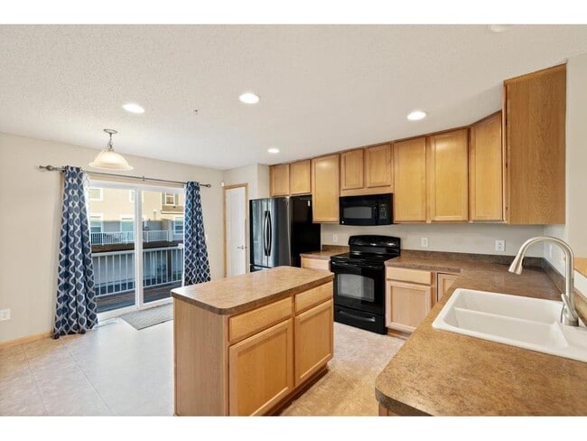 Building Photo - 899 Ledgestone Dr